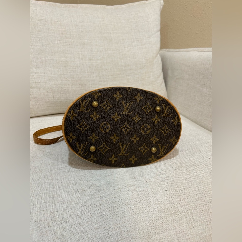 Louis Vuitton Monogram Petit Bucket 23 - Picture 12 of 16